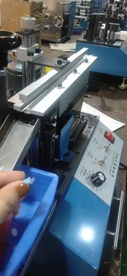 Machine de découpe de plomb pour couper des composants