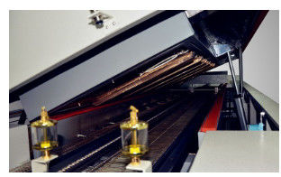 Machine de soudure par refusion SMT à 8 zones avec contrôle PLC à écran tactile